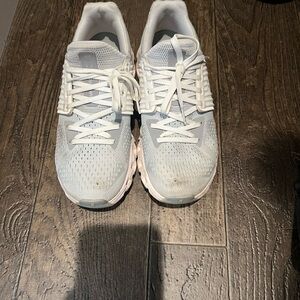 Cloud swifts grey